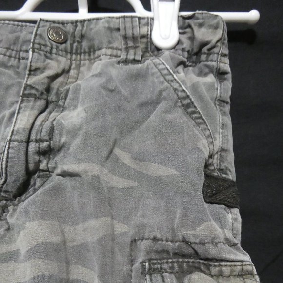 VF JEANSWEAR | 7 Regular | Camouflage / Camo | Cargo Shorts | Snap Buttons | GUC - Picture 5 of 12